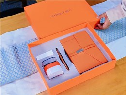 設備公司會議伴手禮：橙色禮盒，點亮會議記憶的每一個瞬間