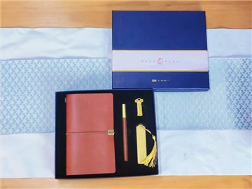 文創(chuàng)禮品定制：秋韻套裝藍(lán)色禮盒，企業(yè)定制的優(yōu)雅之選