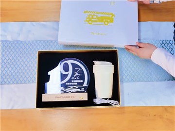 消防定制活動紀念禮品：白色禮盒，實用性與紀念價值的完美結(jié)合