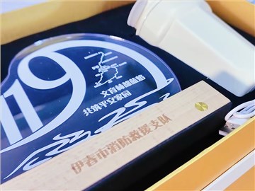 消防定制活動紀念禮品：白色禮盒，實用性與紀念價值的完美結(jié)合