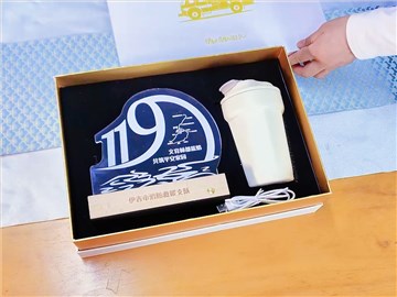 消防定制活動紀念禮品：白色禮盒，實用性與紀念價值的完美結(jié)合