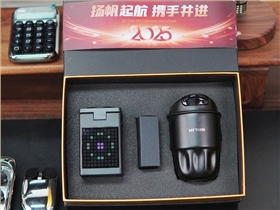 2025-05-27_16.46.34_W未來主義創(chuàng)意禮品_被夸麻了_2025超實用科技感拉滿的商務禮盒_2_副本.jpg