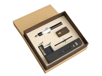 給大客戶送禮，送什么高檔商務(wù)伴手禮才合適？