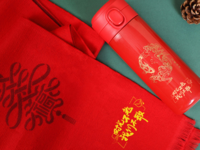 定制這些同學(xué)聚會紀(jì)念品，讓同窗情誼加深。