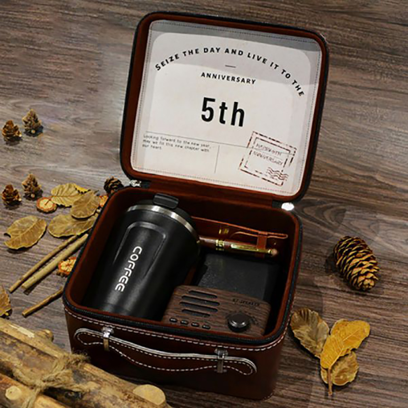 手提皮盒+不銹鋼咖啡杯+充電寶+藍(lán)牙音箱+簽字筆+筆套組合套裝 手提皮盒+不銹鋼咖啡杯+充電寶+藍(lán)牙音箱+簽字筆+筆套組合套裝