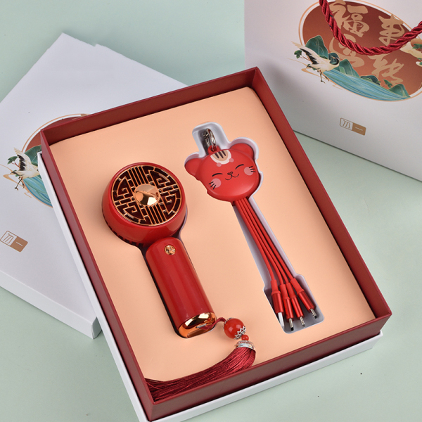【福來運(yùn)轉(zhuǎn)】國(guó)潮風(fēng)商務(wù)禮盒兩件套 小風(fēng)扇+招財(cái)貓數(shù)據(jù)線 商務(wù)禮品送什么6