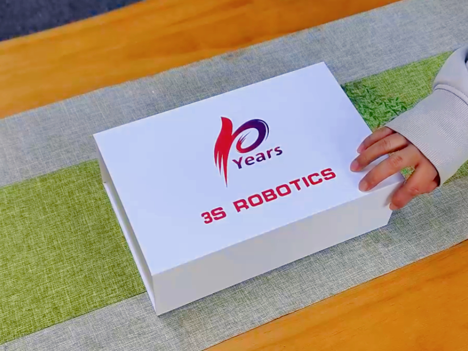 10周年慶禮品定制：白色禮盒與文創(chuàng)藝術(shù)的精致邂逅