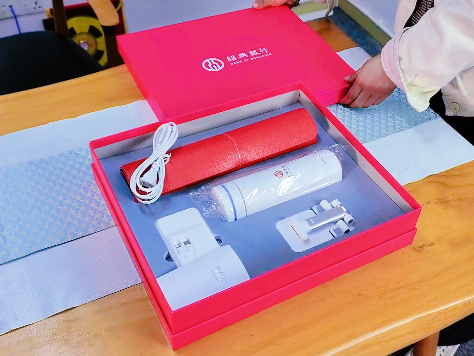 紹興銀行定制客戶伴手禮：一份充滿關(guān)懷的實(shí)用禮盒