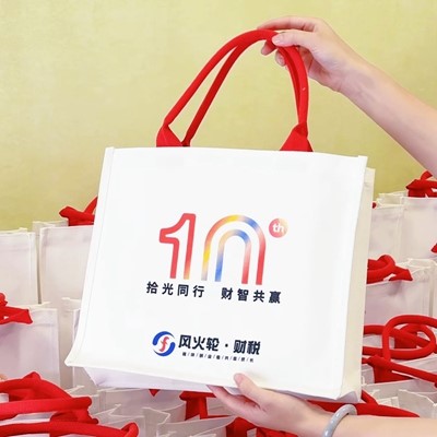 公司日常拜訪客戶的禮品怎么定制？這套實(shí)用組合客戶總提起